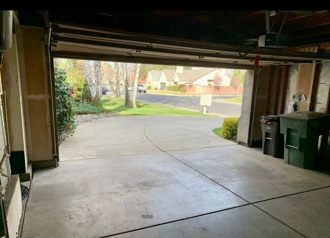 Building Photo - Nice Family Home in Quiet Neighborhood formally known as the French Collection Homes