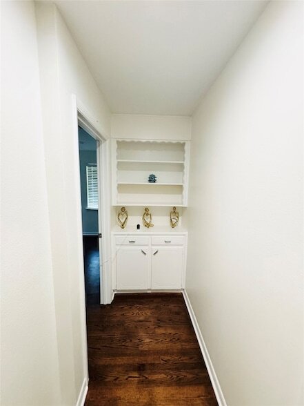 Building Photo - 8406 Foxwood Ln