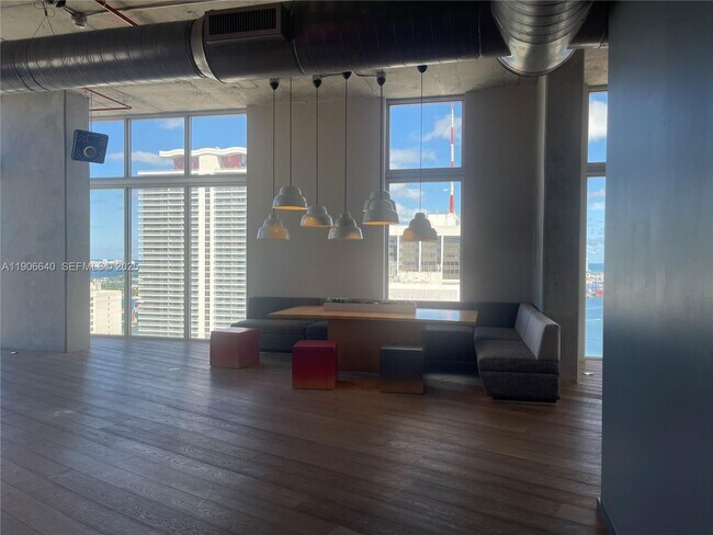 Building Photo - 151 SE 1st St