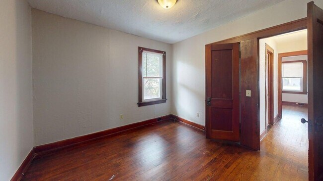 Building Photo - Lorain 2 bd/ 1 bath Single family Home