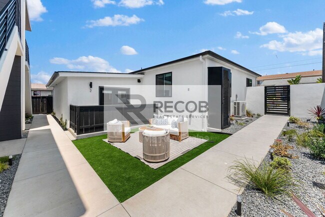 Building Photo - 2722 Nye St