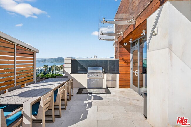 Building Photo - 1755 Ocean Ave