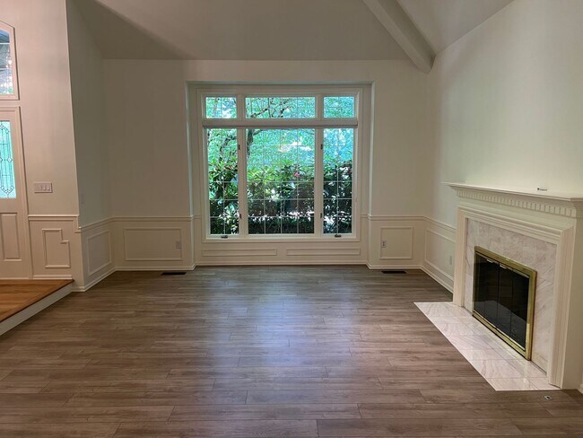 Building Photo - 4bd/2.5ba Redmond Home