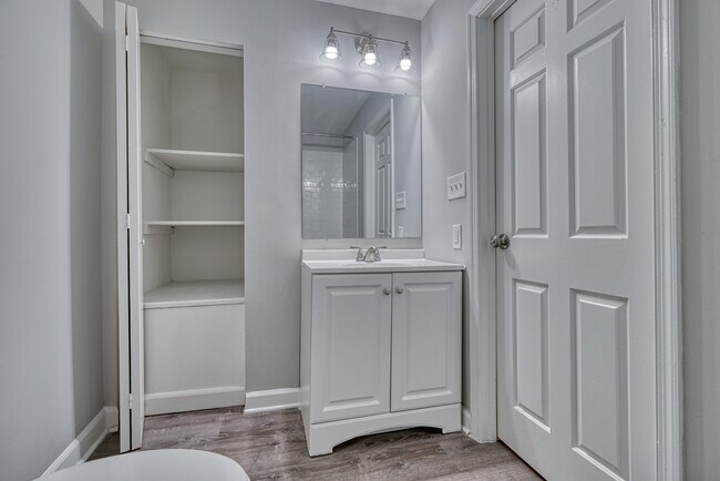 Building Photo - Woodward St