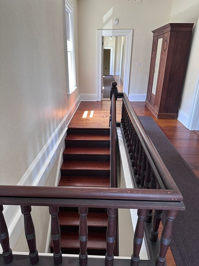 Building Photo - Stunning 1890 Eastlake Victorian | 5 Bedrooms | 2 Bathrooms | Flex Spaces | Steps from Old Town E...