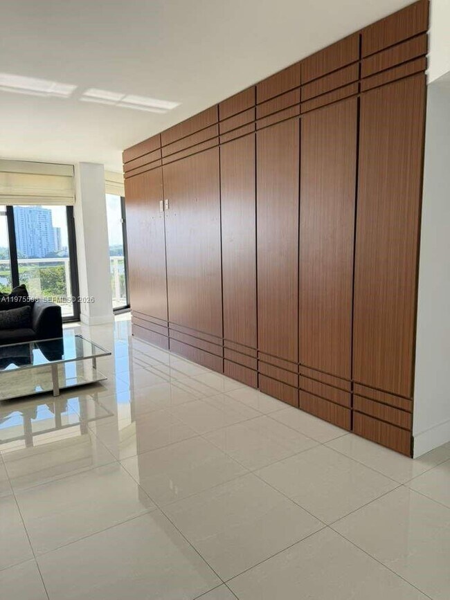 Building Photo - 20281 E Country Club Dr