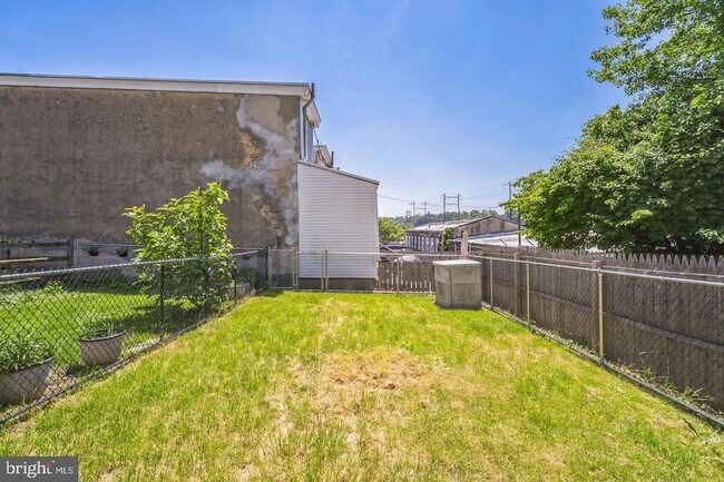 Building Photo - 126 Ripka St
