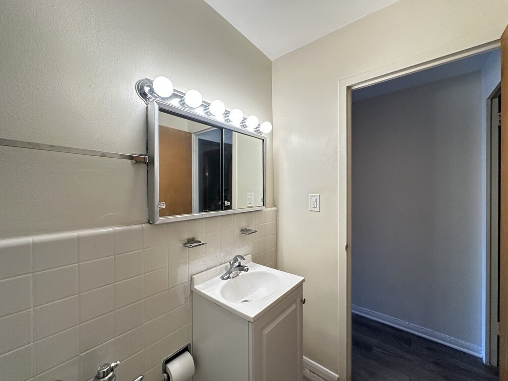 Building Photo - 1400 Chicago Ave