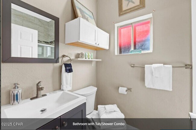 Building Photo - 204 Carol Pl