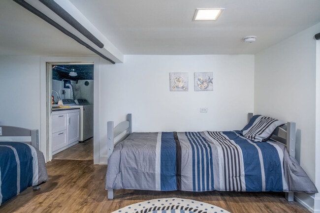 Building Photo - 184 Grand Ave