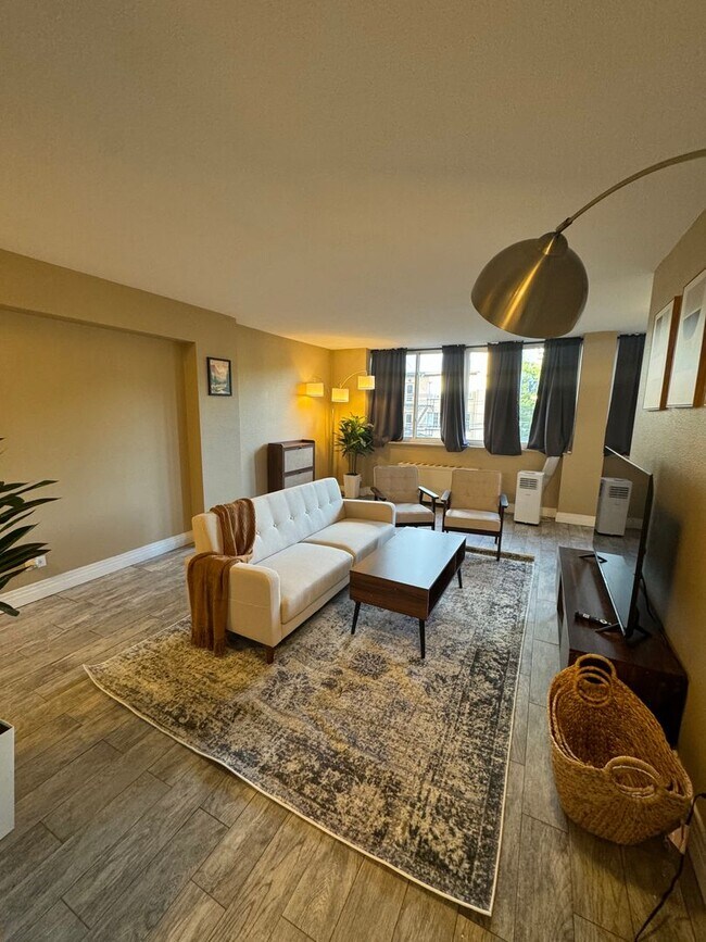 Building Photo - Furnished 1 bedroom 1 bathroom apartment