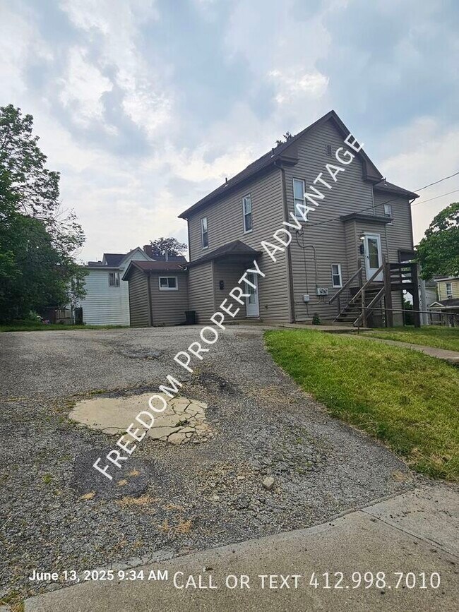 Building Photo - 130 Hall Ave