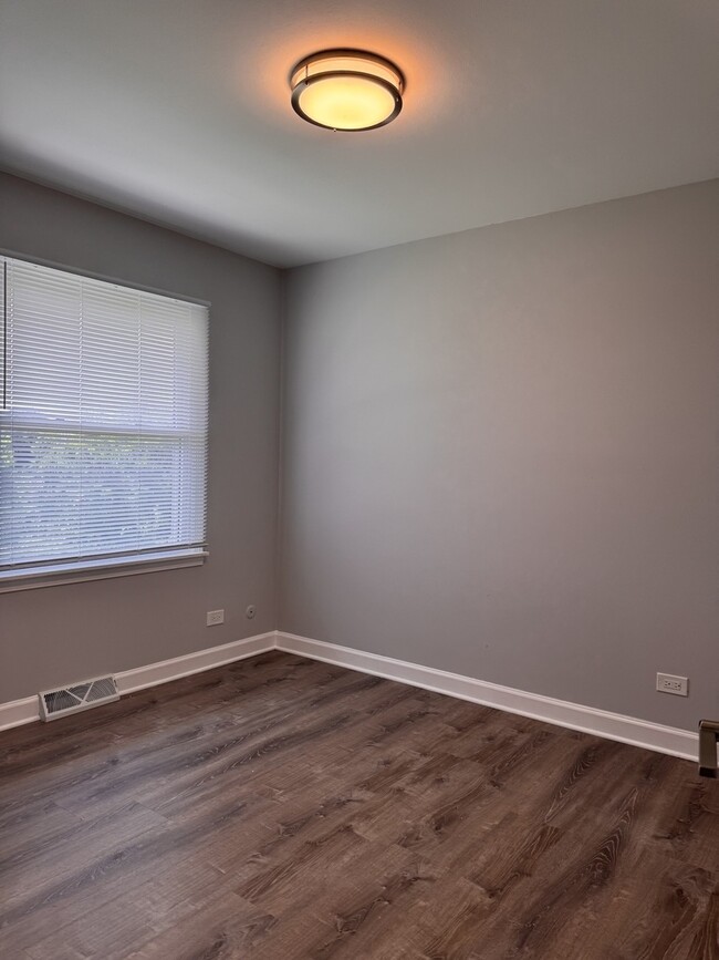 Building Photo - 336 Lilac Ln