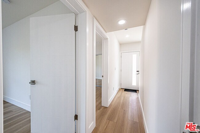 Building Photo - 2057 S Garth Ave