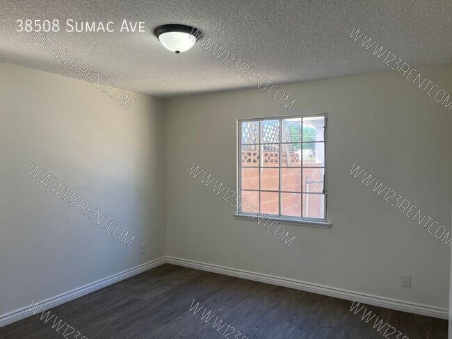 Building Photo - 38508 Sumac Ave