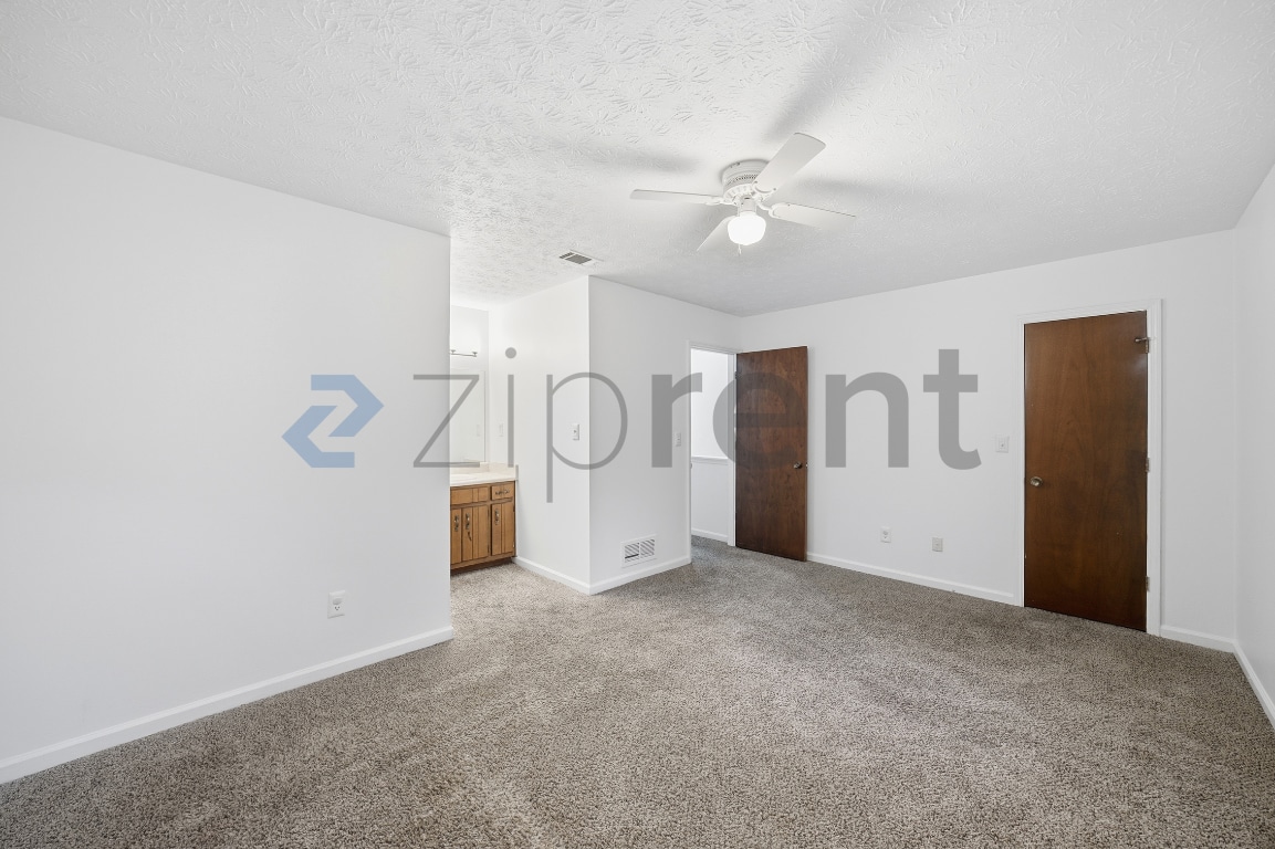 Building Photo - 5893 N Castlegate Dr