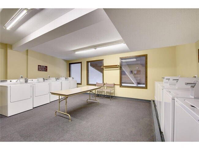 Building Photo - 4575 W 80th St Cir