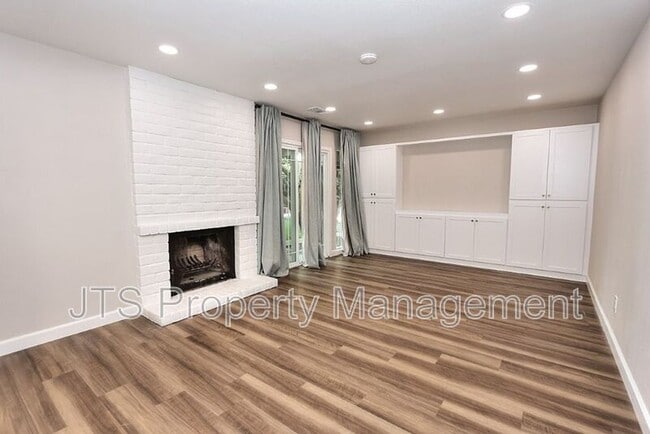 Building Photo - 3160 Watt Ave