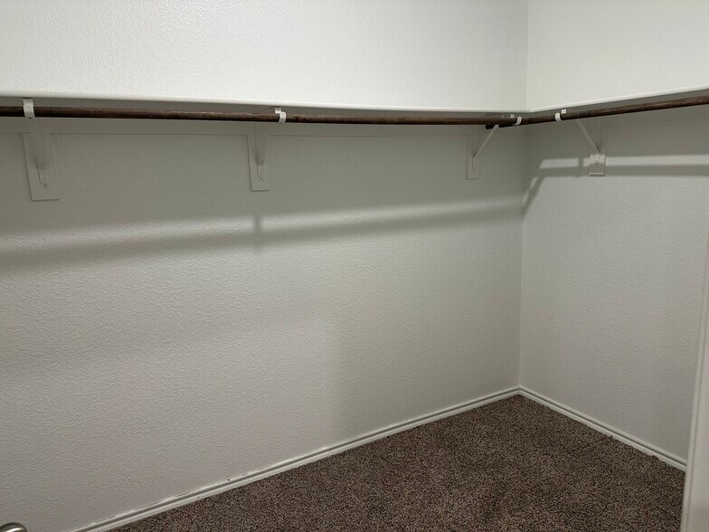 Building Photo - 2222 Nightgrove Cir