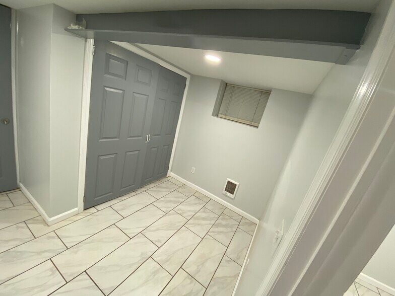 Building Photo - 312 S Spring St