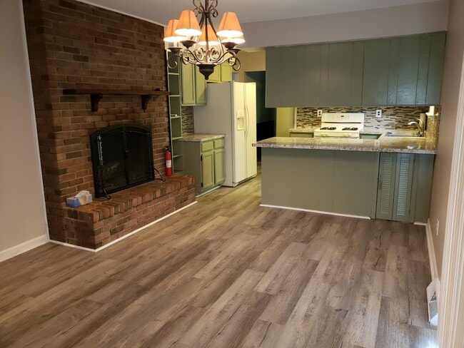 Building Photo - 24694 Creekside Dr