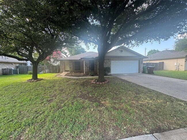 Primary Photo - 1002 Leah Ln