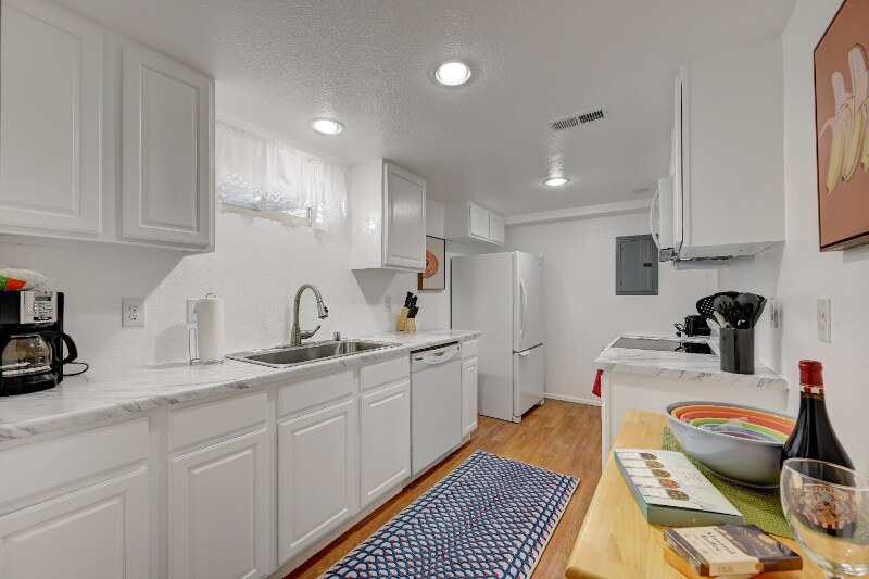 Building Photo - 471 S Marshall St