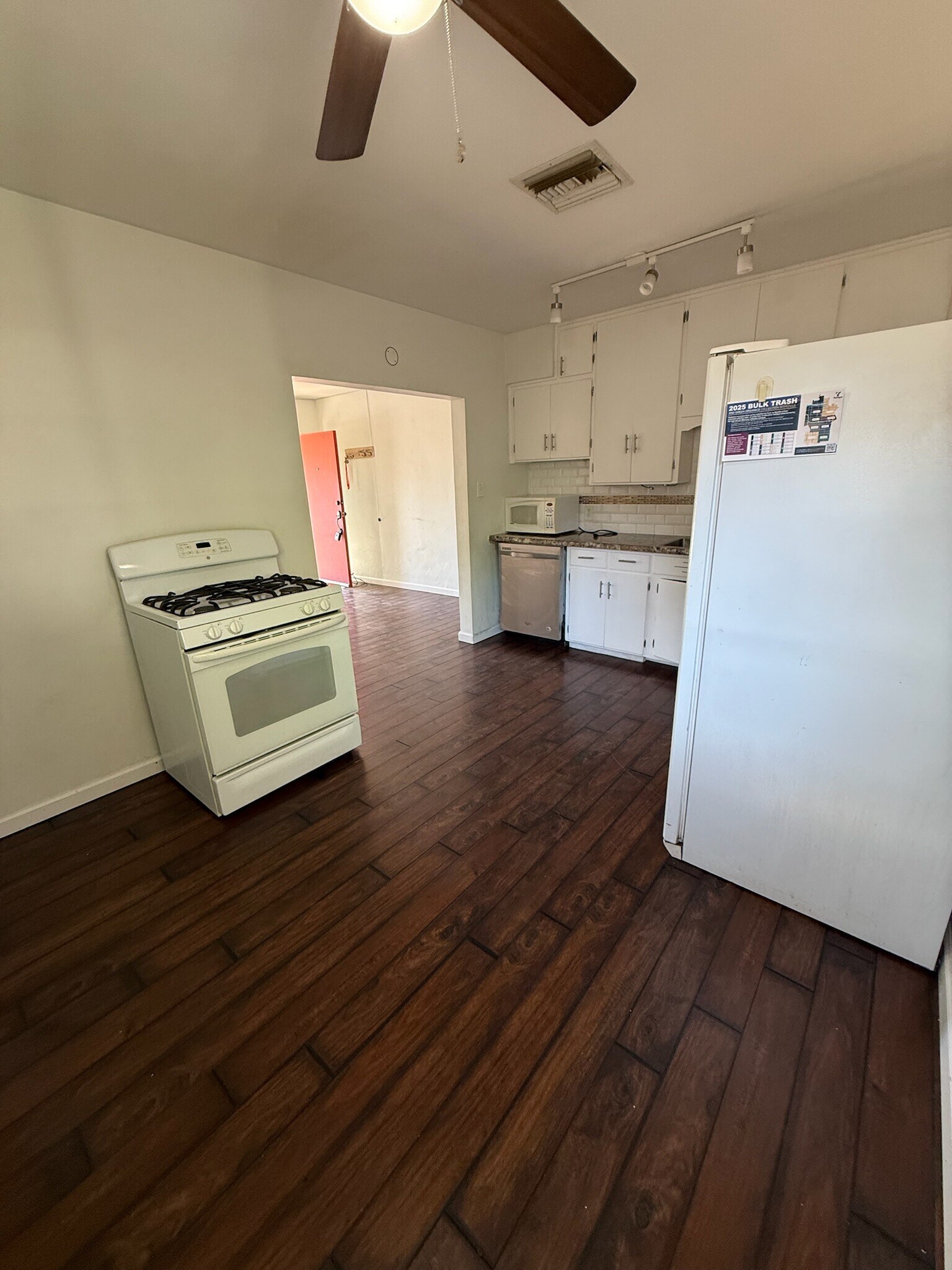 Building Photo - 1634 E 12th St