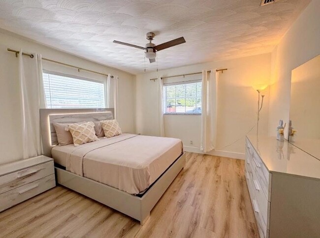 Building Photo - 3300 N 67th Ave