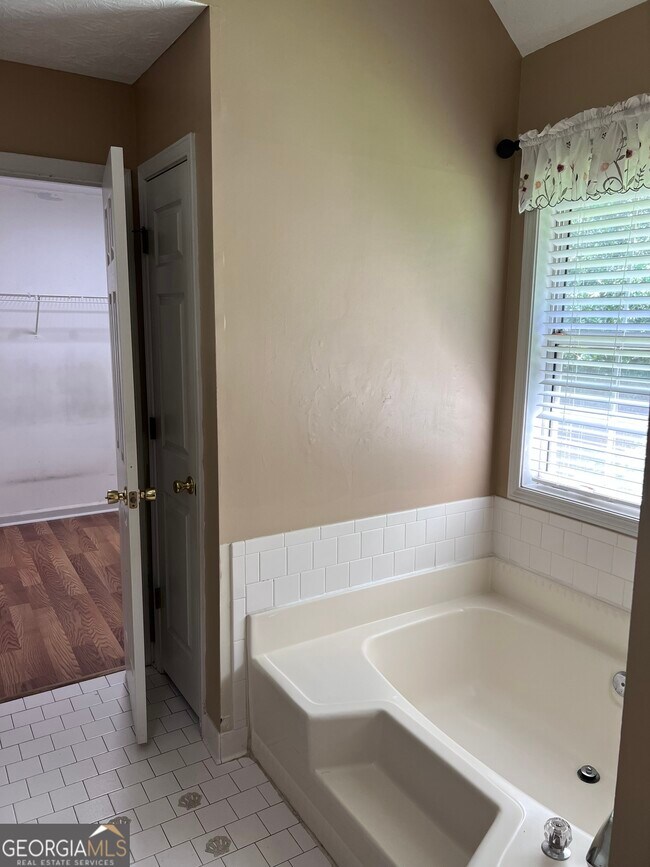 Building Photo - 2118 Hunters Branch Ct
