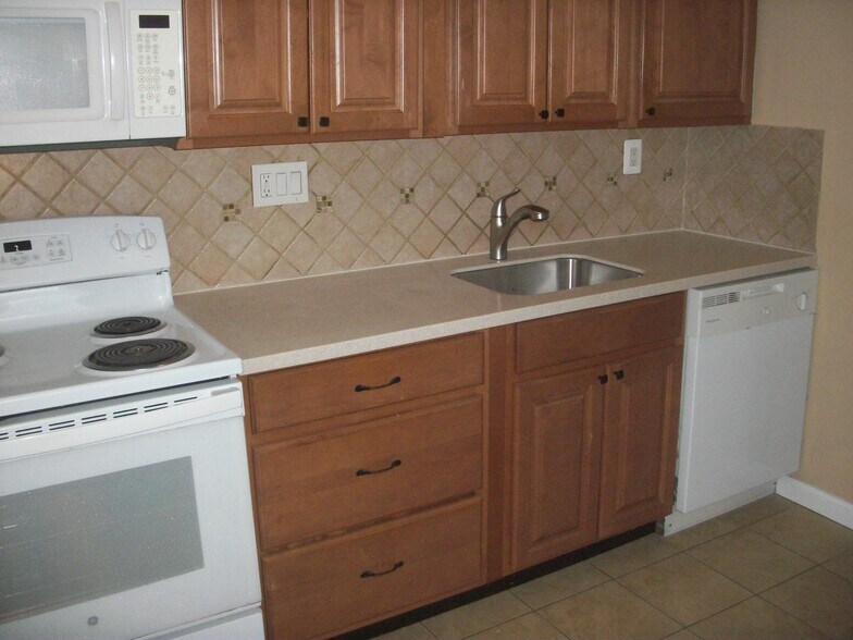 Kitchen - 88 Wexford Dr