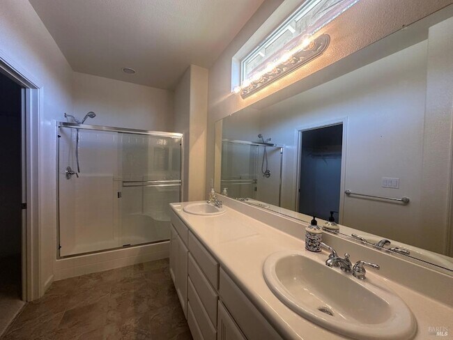 Building Photo - 107 Riviera Dr