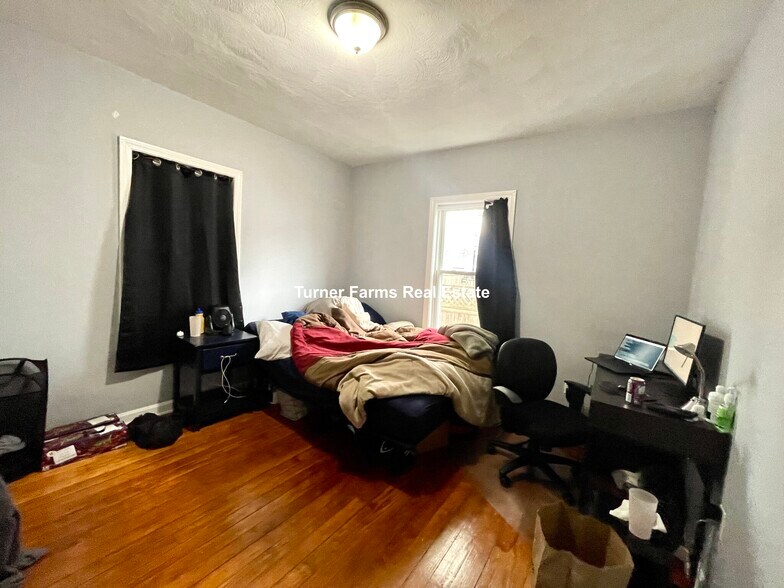 Building Photo - 48 Derby St