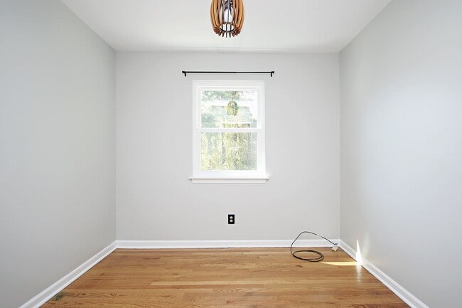 Building Photo - Pet-Friendly Duplex With Fenced Yard