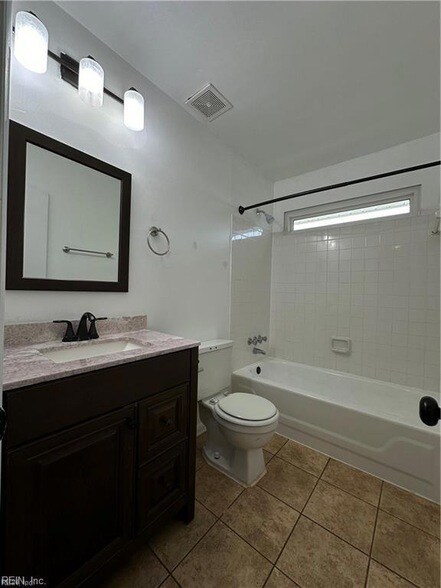 Building Photo - 819 Dryden St