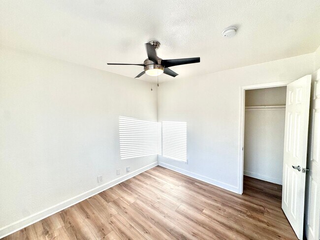 Building Photo - Front Unit 3 Bedroom, 1 Bathroom