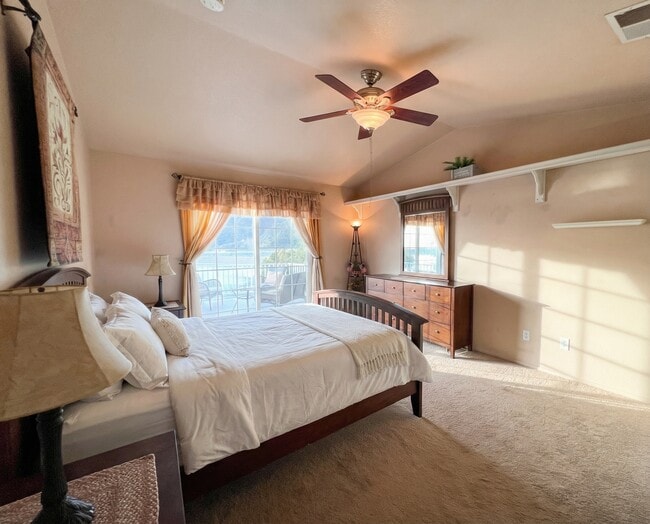 Building Photo - 1829 Mirador Dr