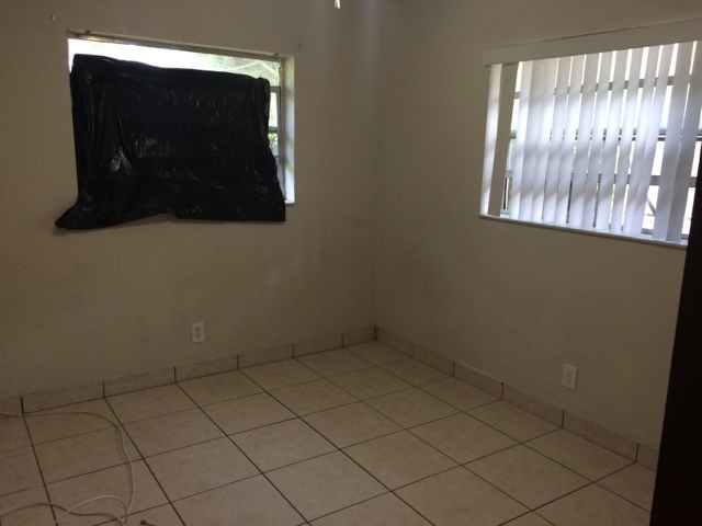 Building Photo - Large 3-1.5 Duplex with Central AC & washe...