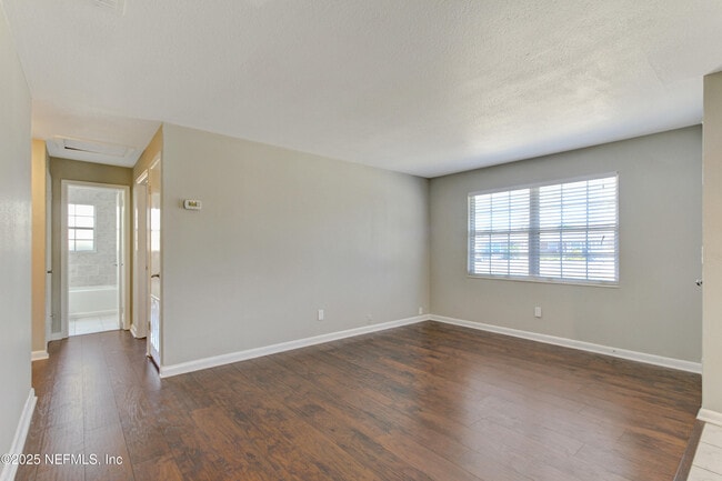 Building Photo - 748 Foxbriar Cove
