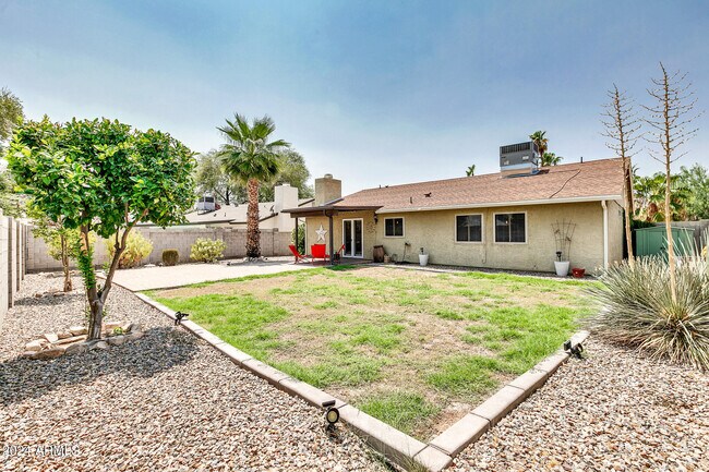 Building Photo - 10655 E Mercer Ln