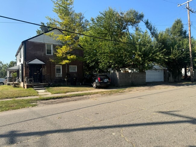 Building Photo - Meyers Duplex in c/o Jerry Butler