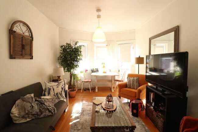 Building Photo - 163 Summer St