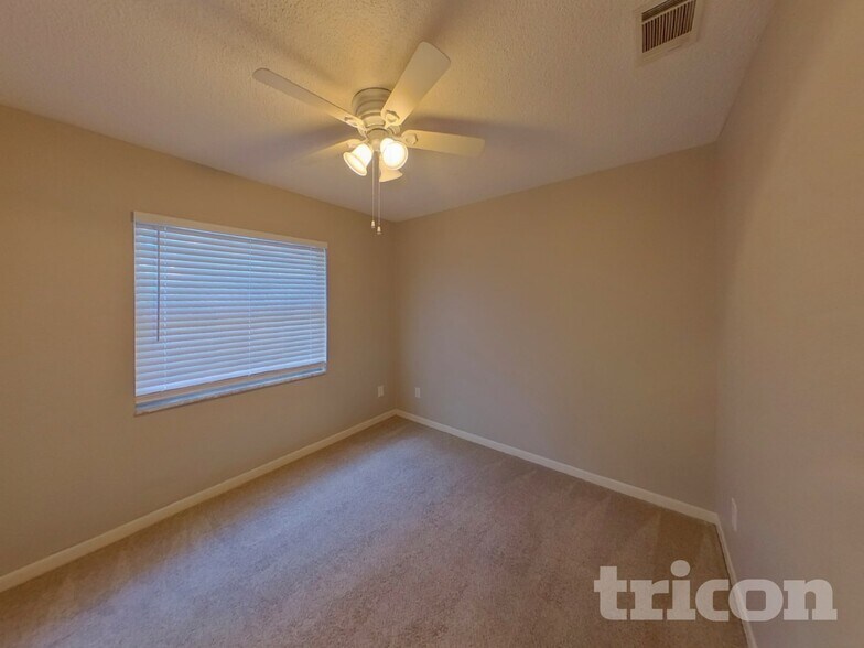 Building Photo - 1005 Park St