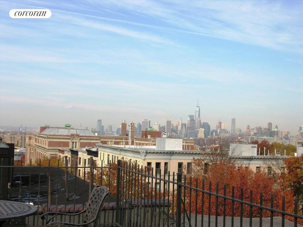 Building Photo - 564 5th St