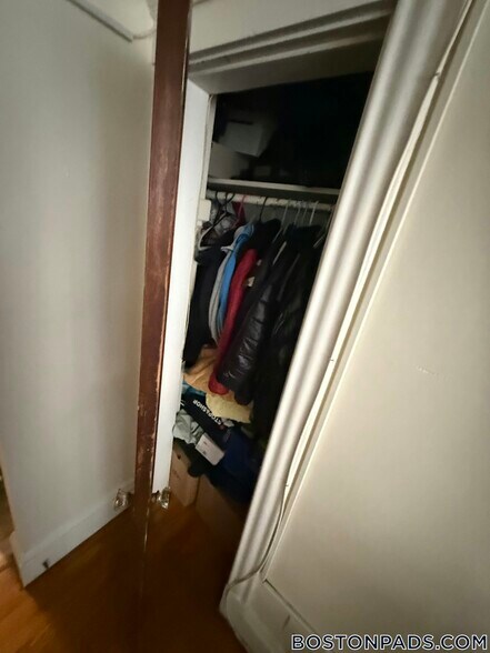 Building Photo - 349 Pleasant St