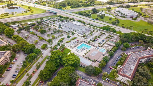 Building Photo - 1105 Bahama Bend