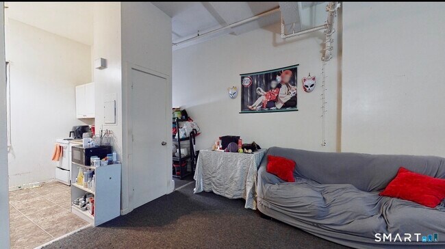 Building Photo - 666 Main St