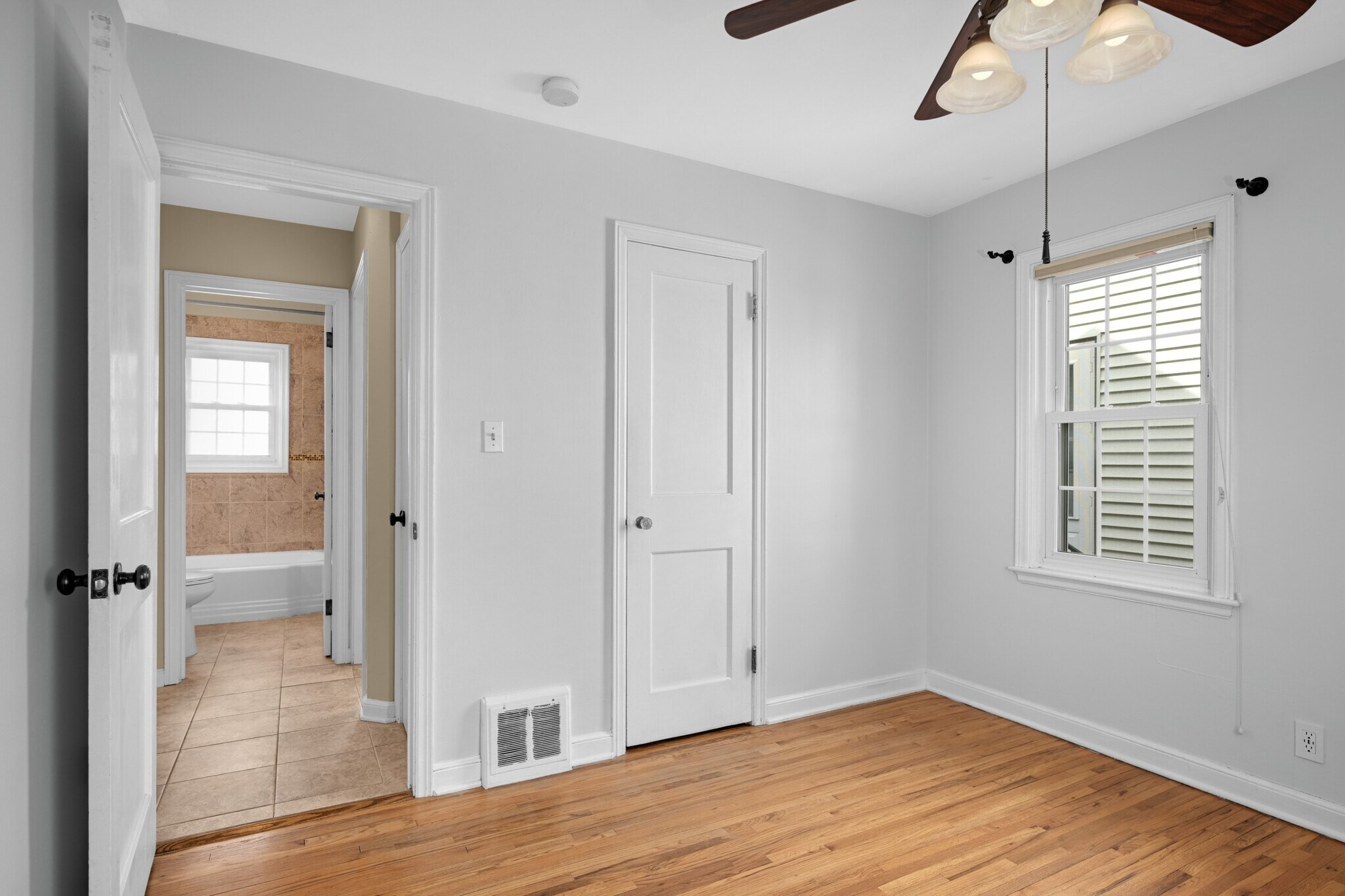 Building Photo - 2820 Idaho Ave S