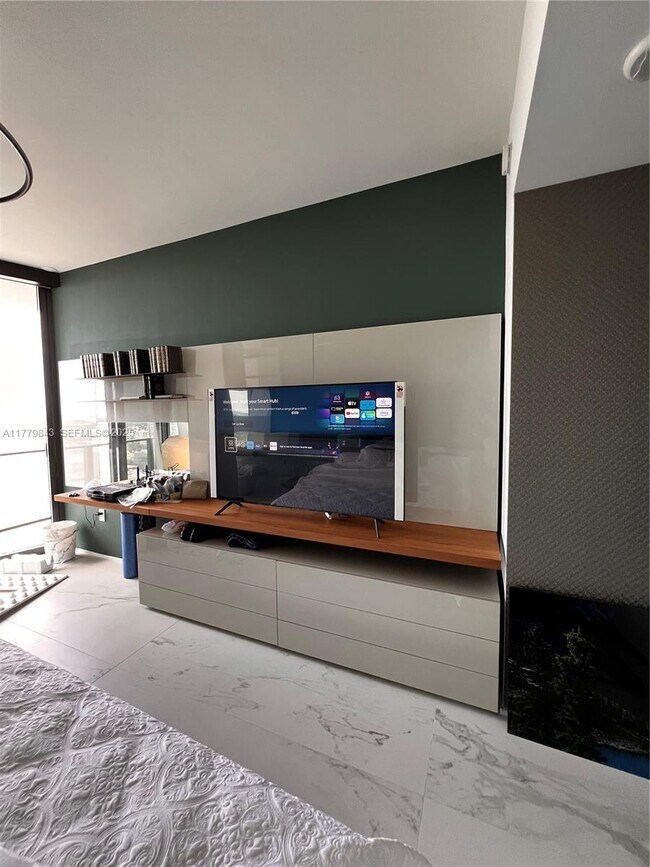 Building Photo - 1000 Biscayne Blvd