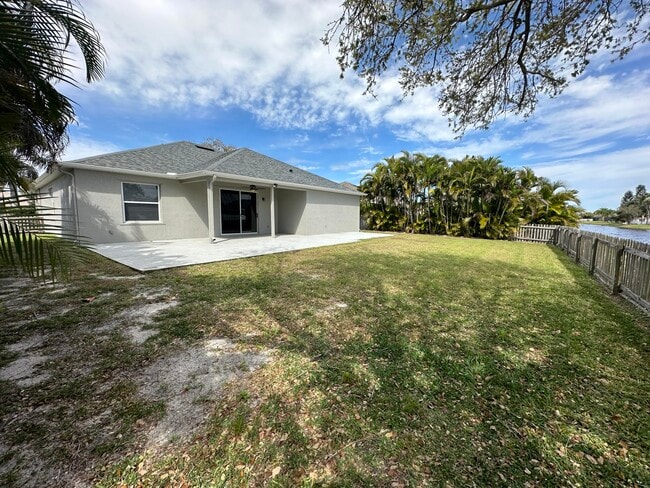 Building Photo - 4010 Caparosa Cir